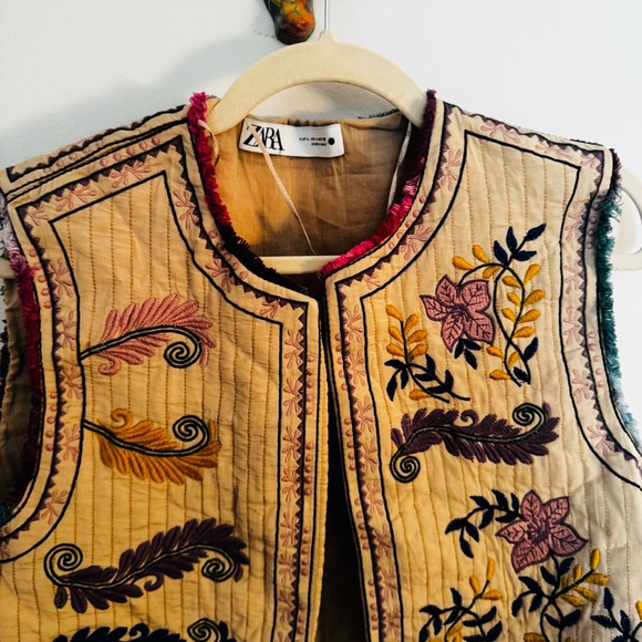 ZARA embroidered cropped vest - Picture 4 of 7